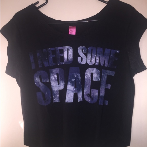 Black crop top || I need some space - Picture 3 of 4